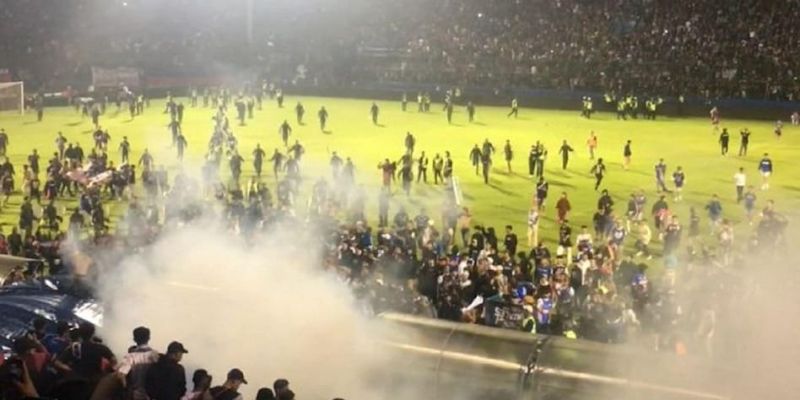 Indonesia: स्टेडियममध्ये फुटबॉल सामन्यादरम्यान हिंसाचार उसळला, 129 जणांचा मृत्यू