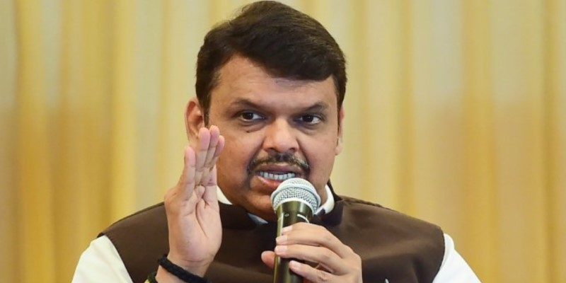 शरद पवारांच्या राष्ट्रवादी अध्यक्षपद राजीनाम्याच्या निर्णयावर फडणवीस यांची पहिली प्रतिक्रिया, म्हणाले...