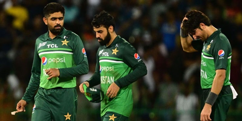 पाकिस्तानी क्रिकेटपटूंना 4 महिन्यांपासून पगार नाही, खेळाडूंची बोर्डाला धमकी