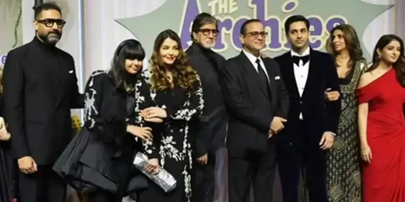 बच्चन कुटुंबात फूट पडल्याच्या बातमीला ब्रेक! 'द आर्चीज'च्या प्रीमियरला Bachchan Family दिसली एकत्र