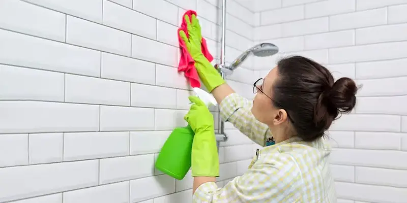 Clean Dirty Tiles | बाथरूमच्या टाइल्स चमकण्यासाठी ही युक्ती आहे अप्रतिम... कमी कष्टात निघून जाईल घाण