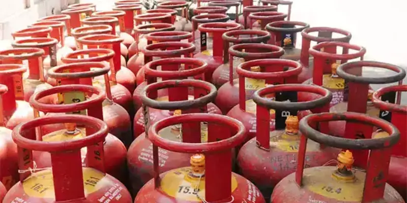 LPG Cylinder Price Hike | एलपीजी गॅस सिलिंडरचे वाढले भाव, जाणून घ्या नवी किंमत
