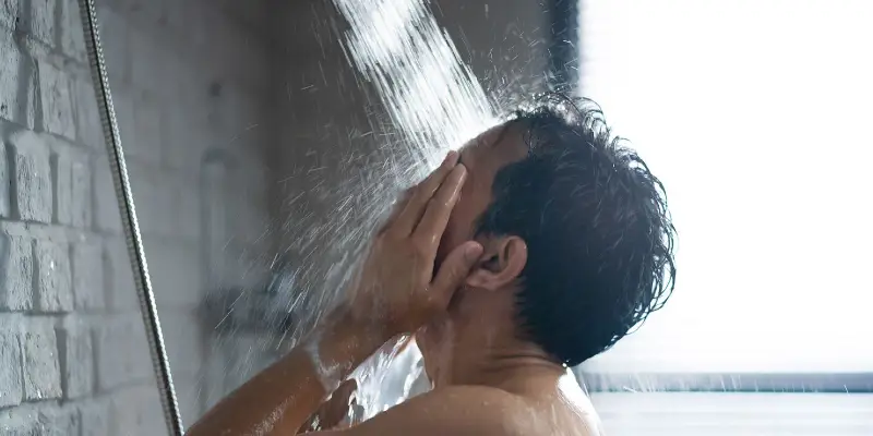 Summer | उन्हाळ्यात थंड पाण्याने अंघोळ करण्याचे आहेत भरपूर फायदे, जाणून घ्या