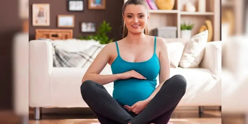 Yoga For Pregnant Women | गरोदरपणात रोज करा ही 4 योगासने, प्रसूतीदरम्यान होणार नाही त्रास