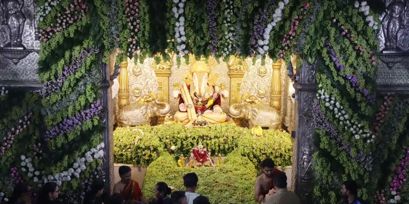 Pune News: होळीपौर्णिमेनिमित्त 'दगडूशेठ' गणपती मंदिरात २ हजार किलो द्राक्षांची आरास 