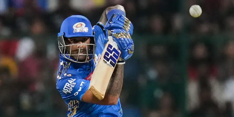 Suryakumar Yadav | टी20 क्रिकेटचा किंग परतला, सूर्यकुमारने आरसीबीविरुद्ध फक्त 17 चेंडूत ठोकले सर्वात वेगवान अर्धशतक
