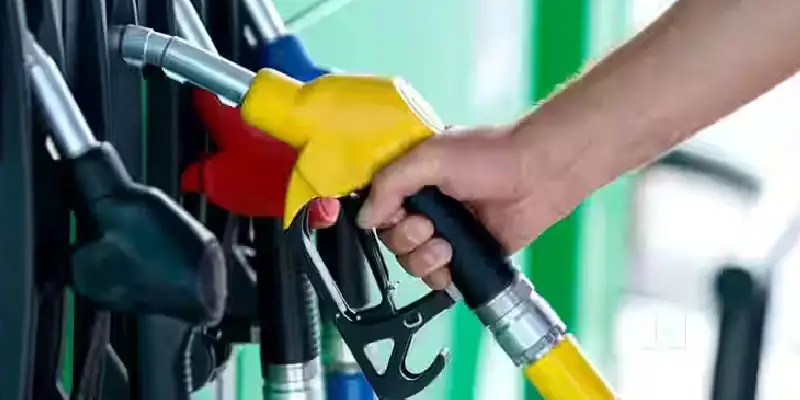 Petrol Diesel Price | मुंबई, नवी मुंबई, ठाण्यात पेट्रोल, डिझेलचा दर कमी होणार; अर्थमंत्र्यांची घोषणा