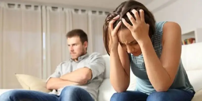 husband and wife | पत्नी नेहमी नवऱ्यावर संशय का घेते? प्रत्येक पुरुषाला माहिती हवीत ही कारणे