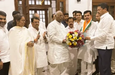 विदर्भातील माळी समाजाचे नेते किशोर कन्हेरे यांचा काँग्रेस पक्षात प्रवेश