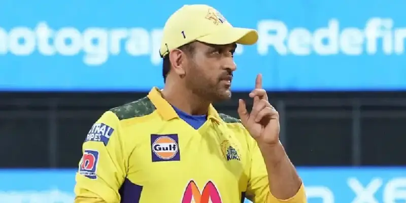 धोनीचं कधीही न पाहिलेलं रूप! सामना हातून निसटत असताना पंचांसोबत घातला वाद